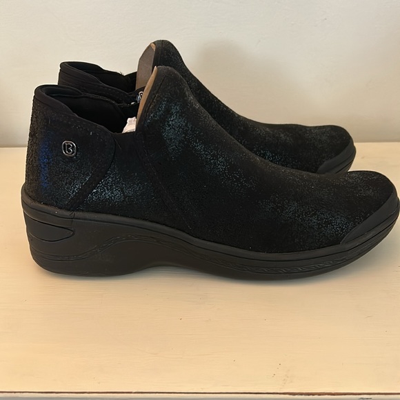 Bzees Domino, black Euro size 41. Ankle bootie, side zip - Picture 5 of 7